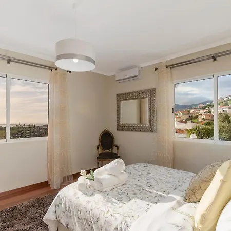 Exquisite Madeira Belair 4 Bedroom Panoramic Sea View Heated Pool Hot-tub Villa Funchal (Madeira)