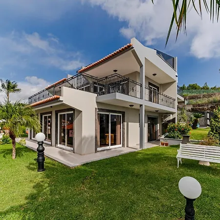 Exquisite Madeira Belair 4 Bedroom Panoramic Sea View Heated Pool Hot-tub *