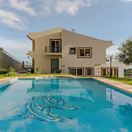 Exquisite Madeira Belair 4 Bedroom Panoramic Sea View Heated Pool Hot-tub フンシャル